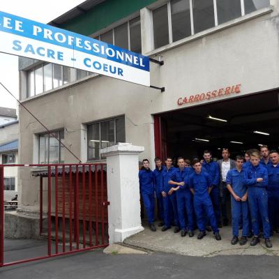 Opération nettoyage automobile pour les lycéens de la section carrosserie